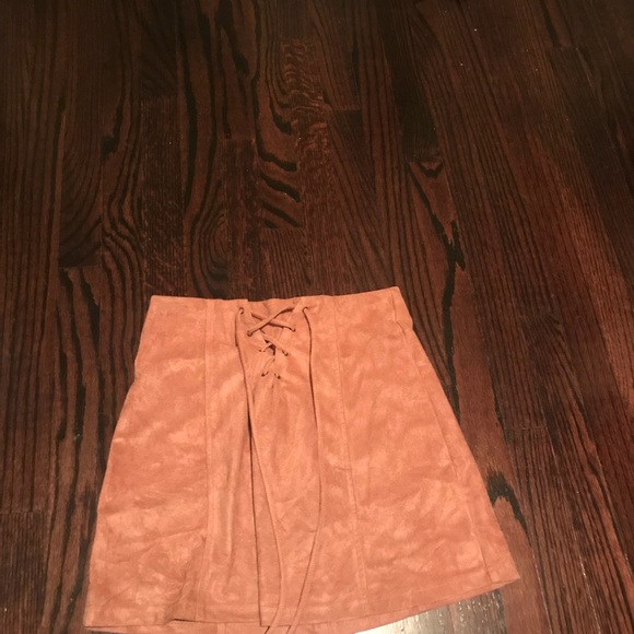 Pink suede skirt - Picture 3 of 5